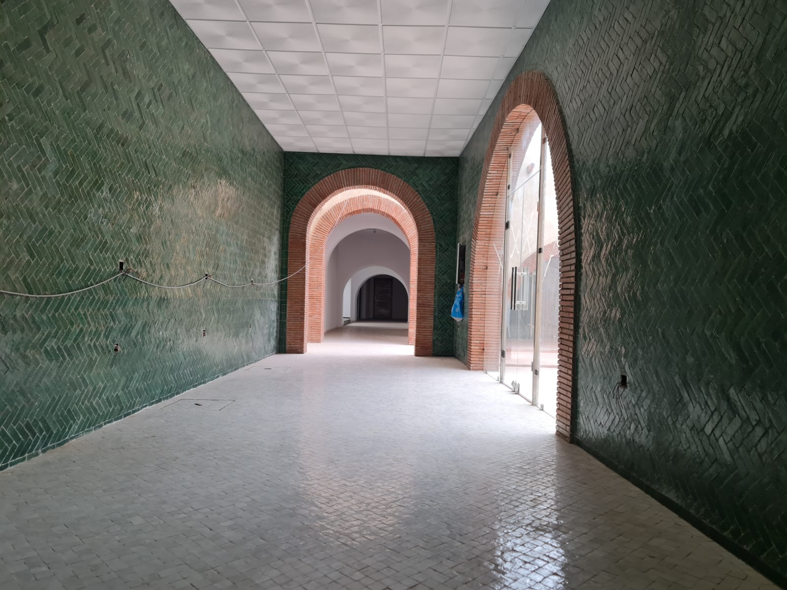 Mur en zellige vert — composition TRAVTAZI